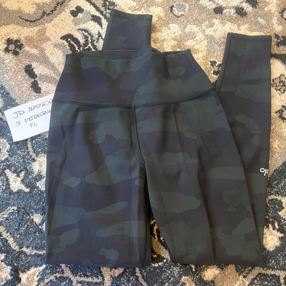 ALO Yoga Pants - Alo Yoga High-Waist Camo Vapor Legging Medium Green Camo